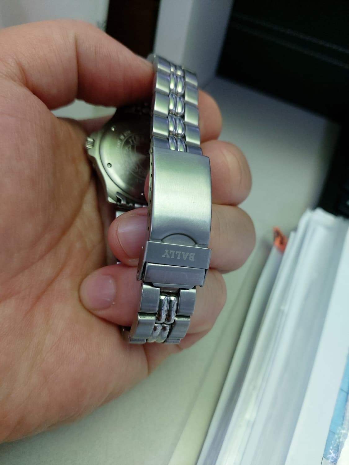 실버 메탈 소재의 발리 명품 시계 상품이미지3