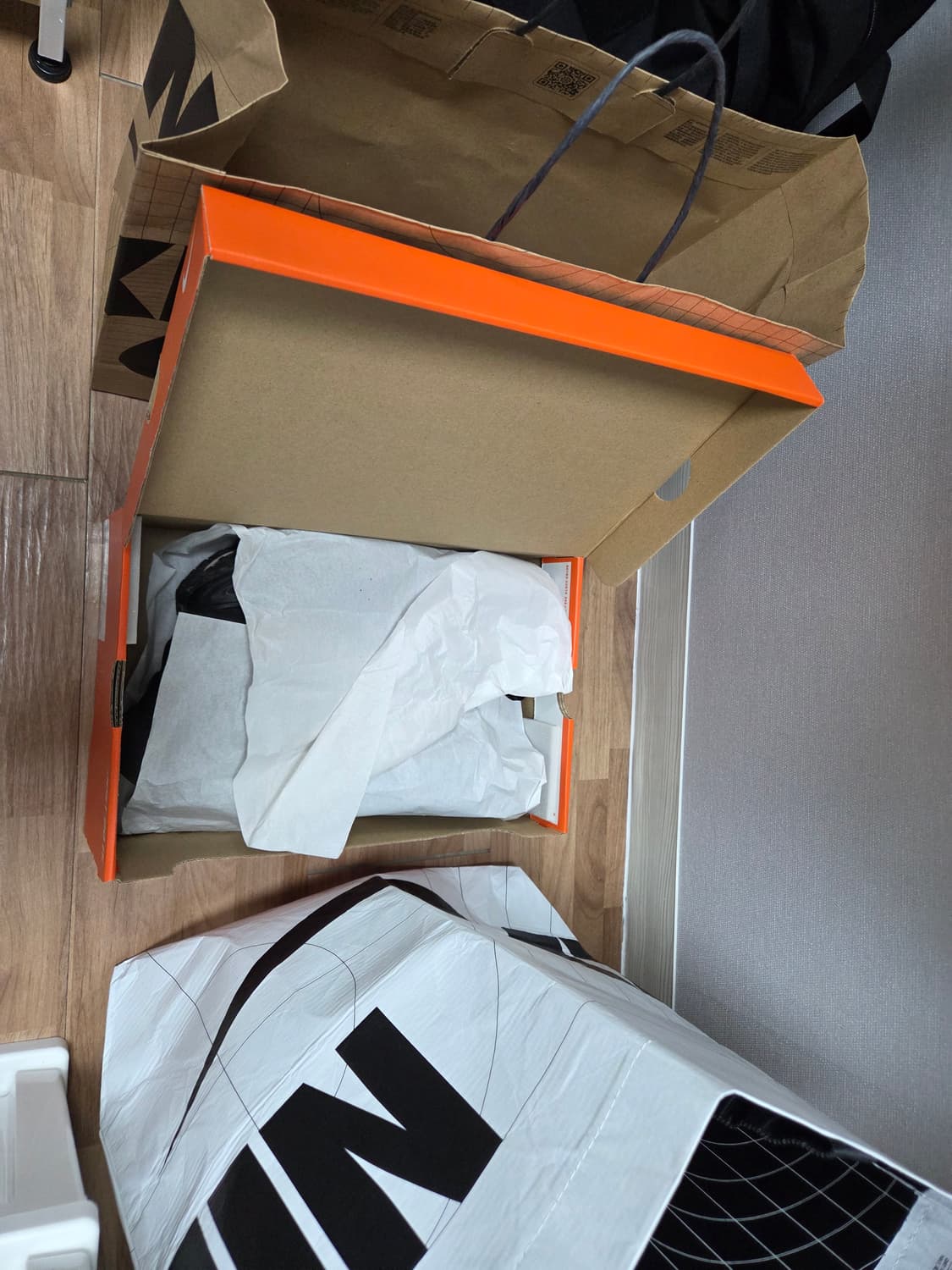 나이키 줌 보메로 플러스 275 상품이미지3