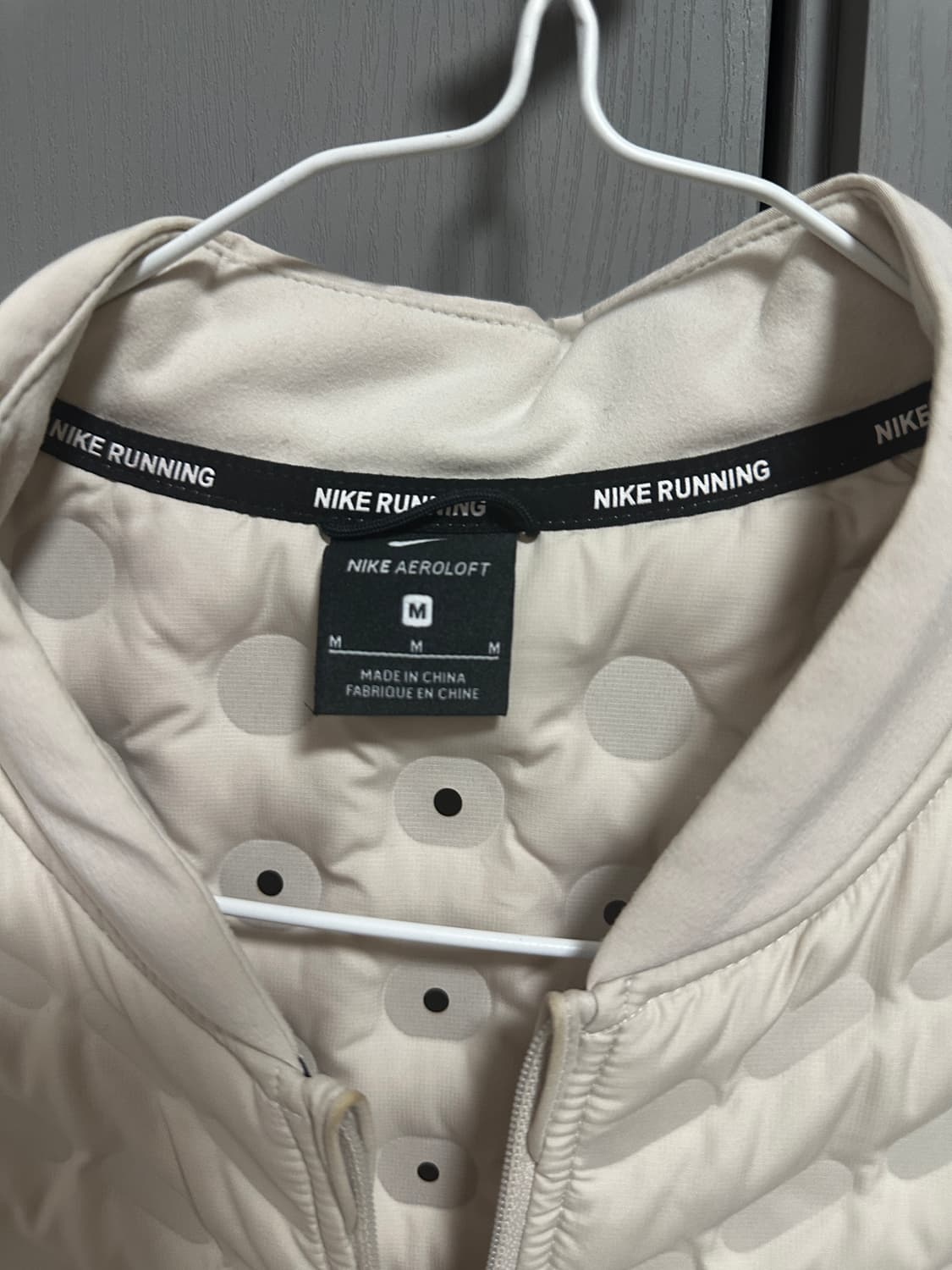 나이키 에어로로프트 베스트 조끼  상품이미지4