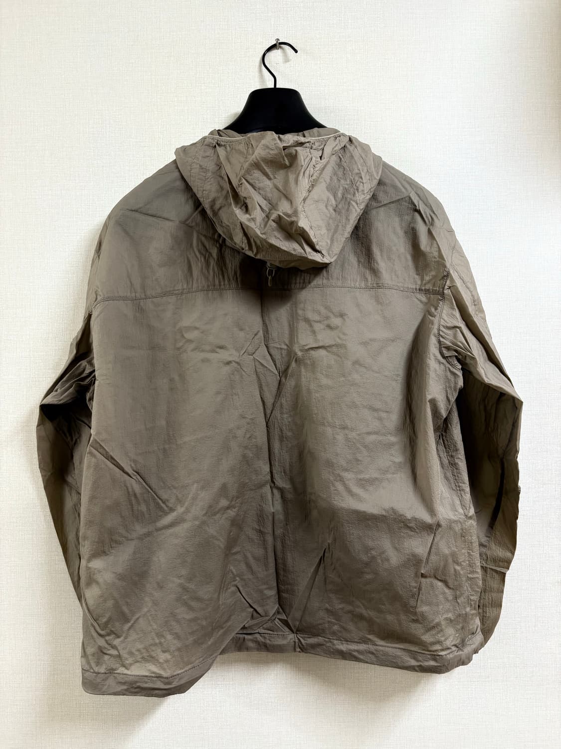 무탠다드 시티 레저 라이트웨이트 패커블 윈드브레이커 L 리프 베이지 상품이미지2