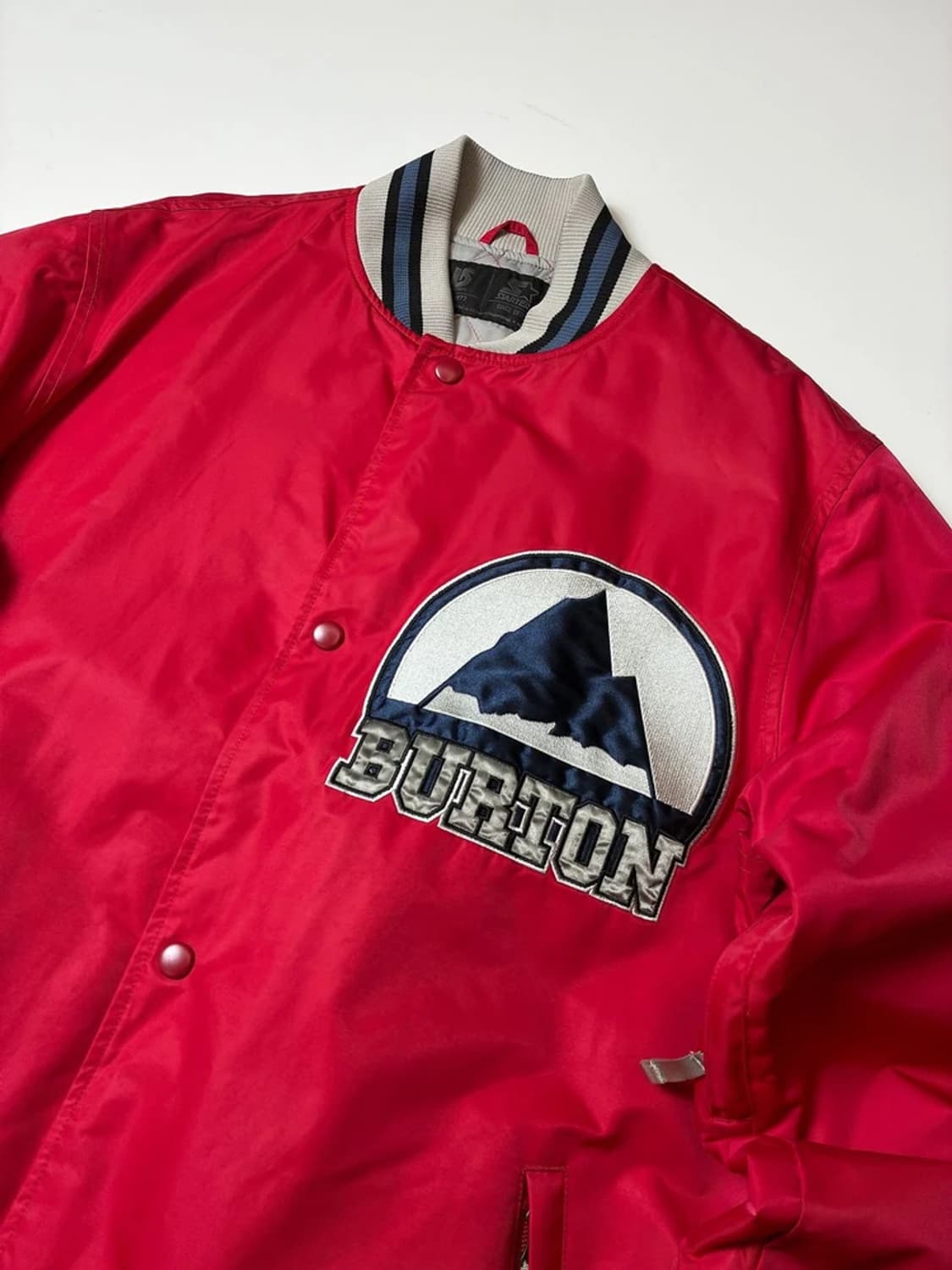 스타터 x 버튼 로고 자수 바시티 자켓 PN8180 상품이미지2