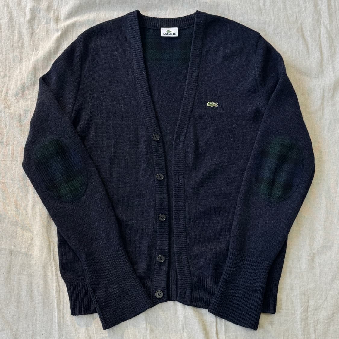  라코스테 빈티지 암패치 가디건 4(100) 상품이미지1