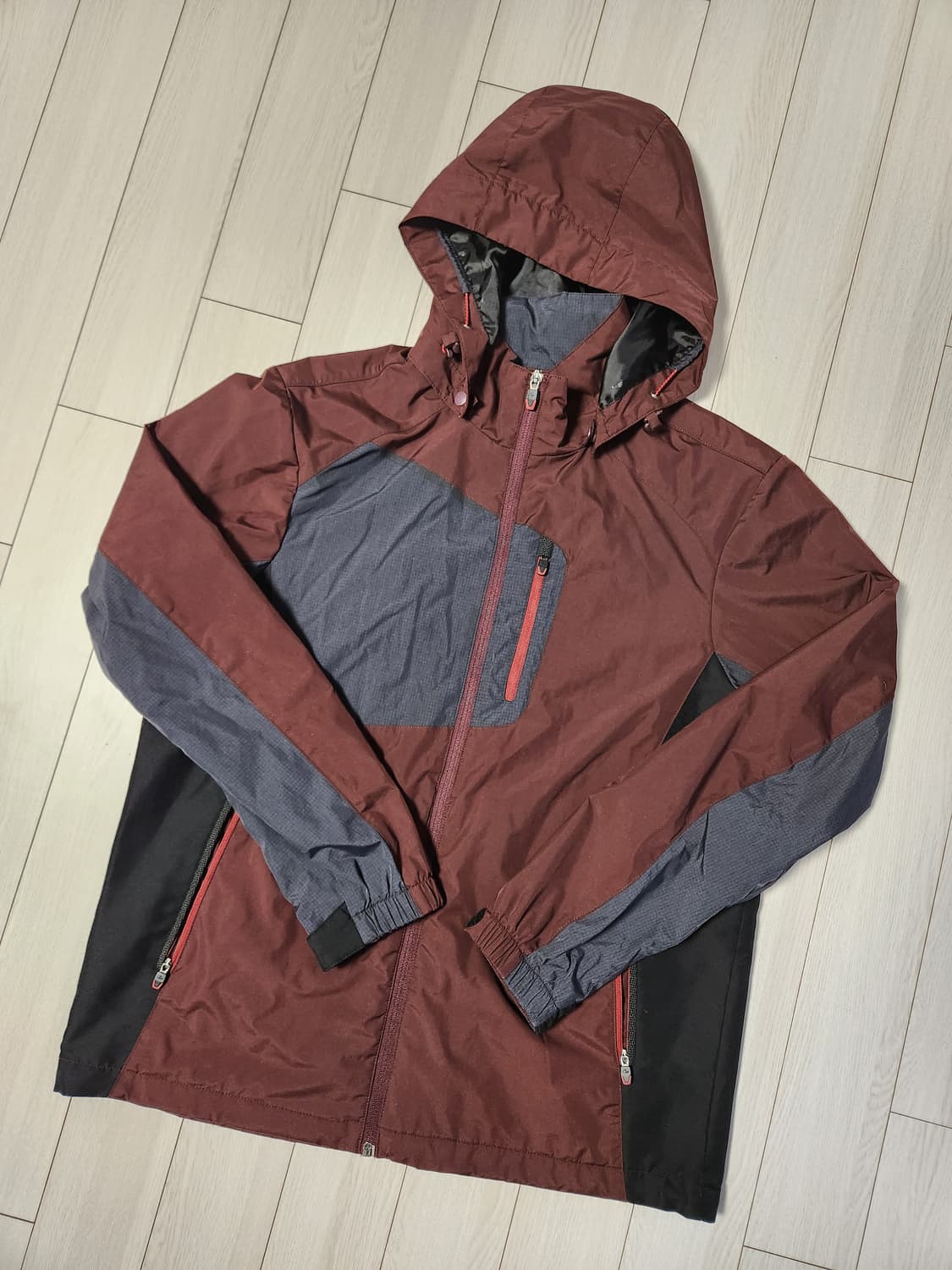 새상품급)르카프 등산 바람막이 사이즈100 L

여러 중고사이트에도 같이 상품이미지1