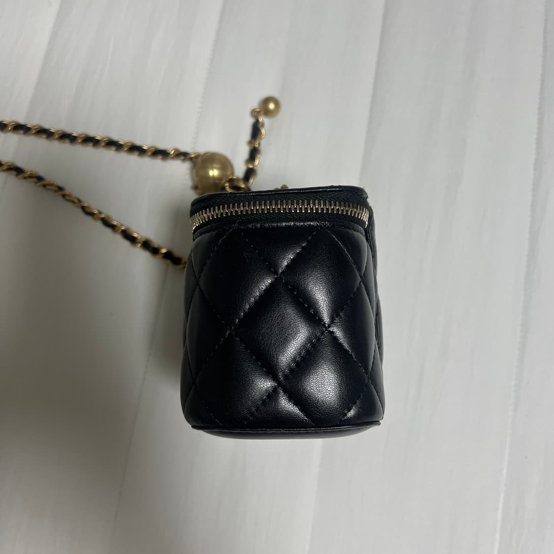 샤넬 정사각 골드볼 베니티 31번대 램스킨 블랙 상품이미지5