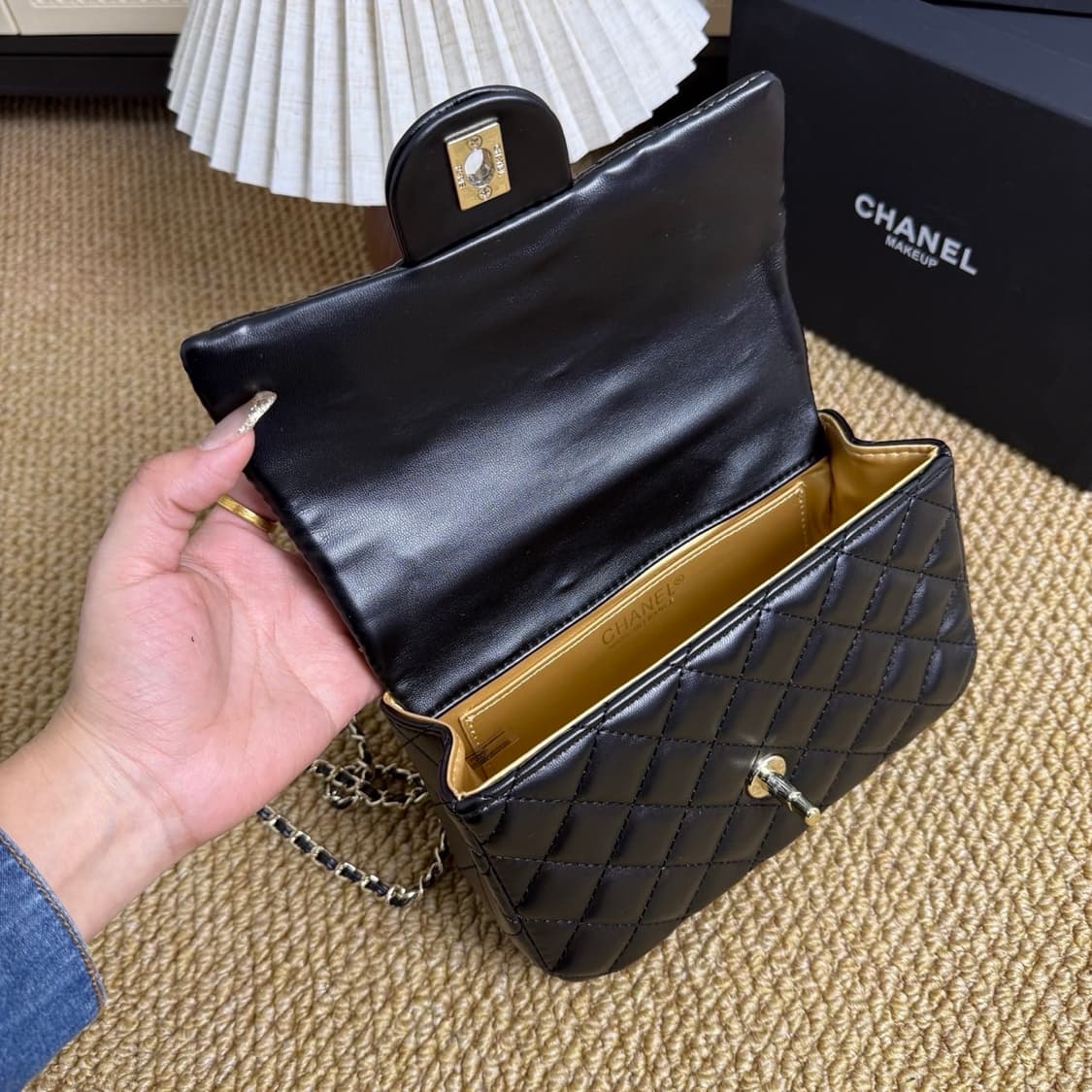 샤넬VIP 리미티드 에디션 기프트 래더 하트쉐입 크로스백 상품이미지7