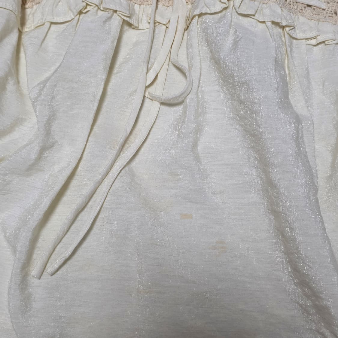 유럽빕티지) 모리걸st 라떼 아이보리 레이스니트짜임 퍼프 반팔블라우스 상품이미지4