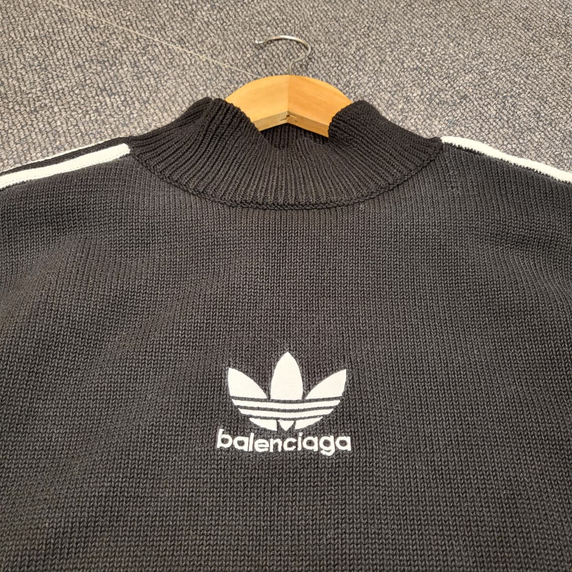 발렌시아가 아디다스 콜라보 니트 스웨터 상품이미지2
