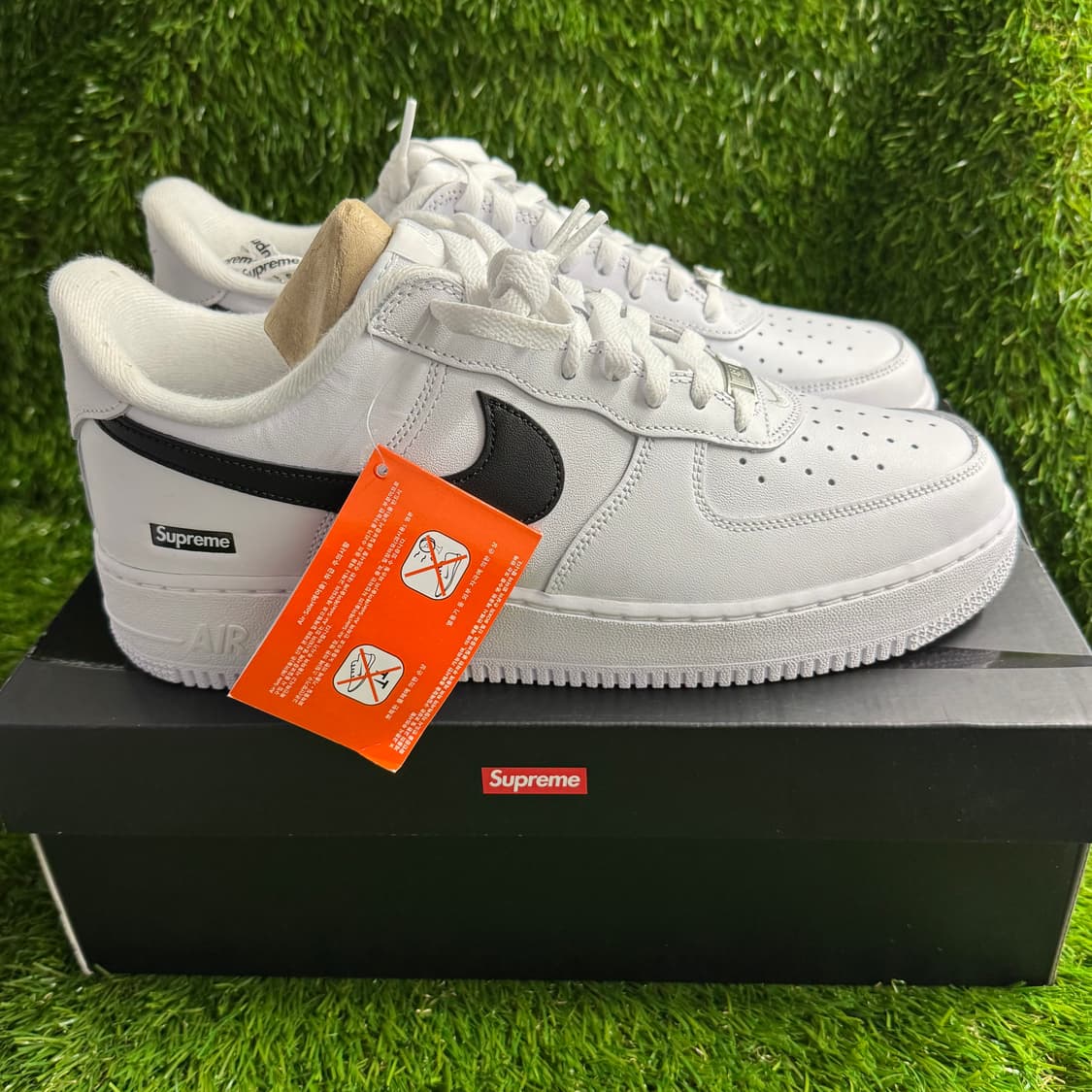 나이키 x 슈프림 에어 포스 1 로우 화이트 상품이미지2
