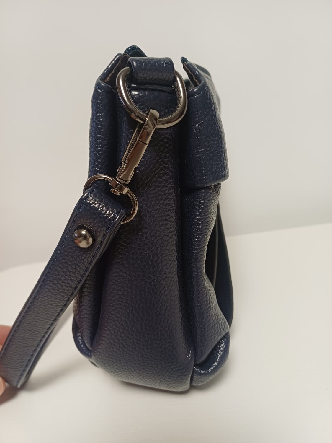 (고급 천연가죽) 네이비 3단 수납 미니 숄더백 / 가죽 상태 최상 상품이미지2