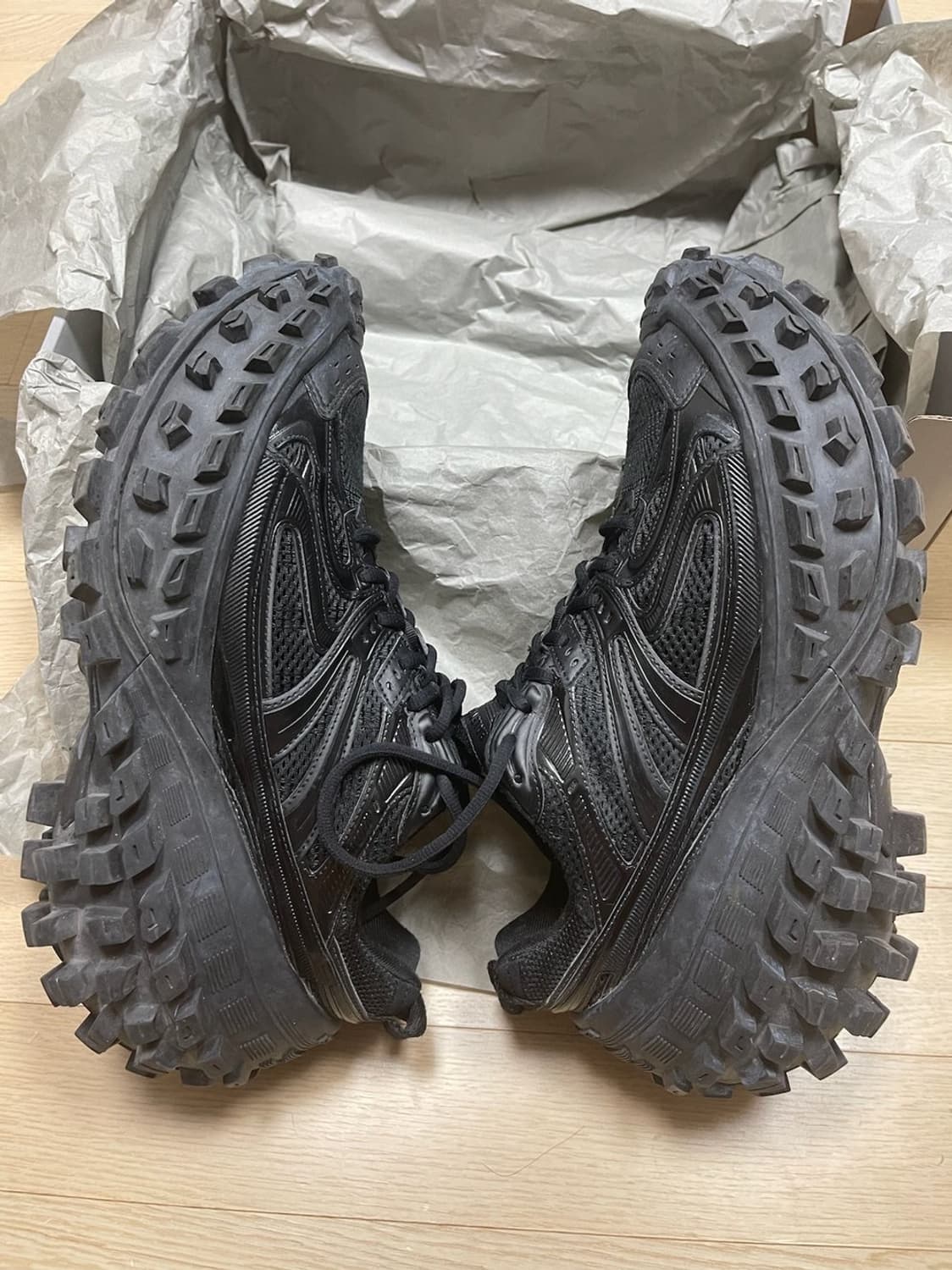 발렌시아가 디펜더 43 블랙 상품이미지3