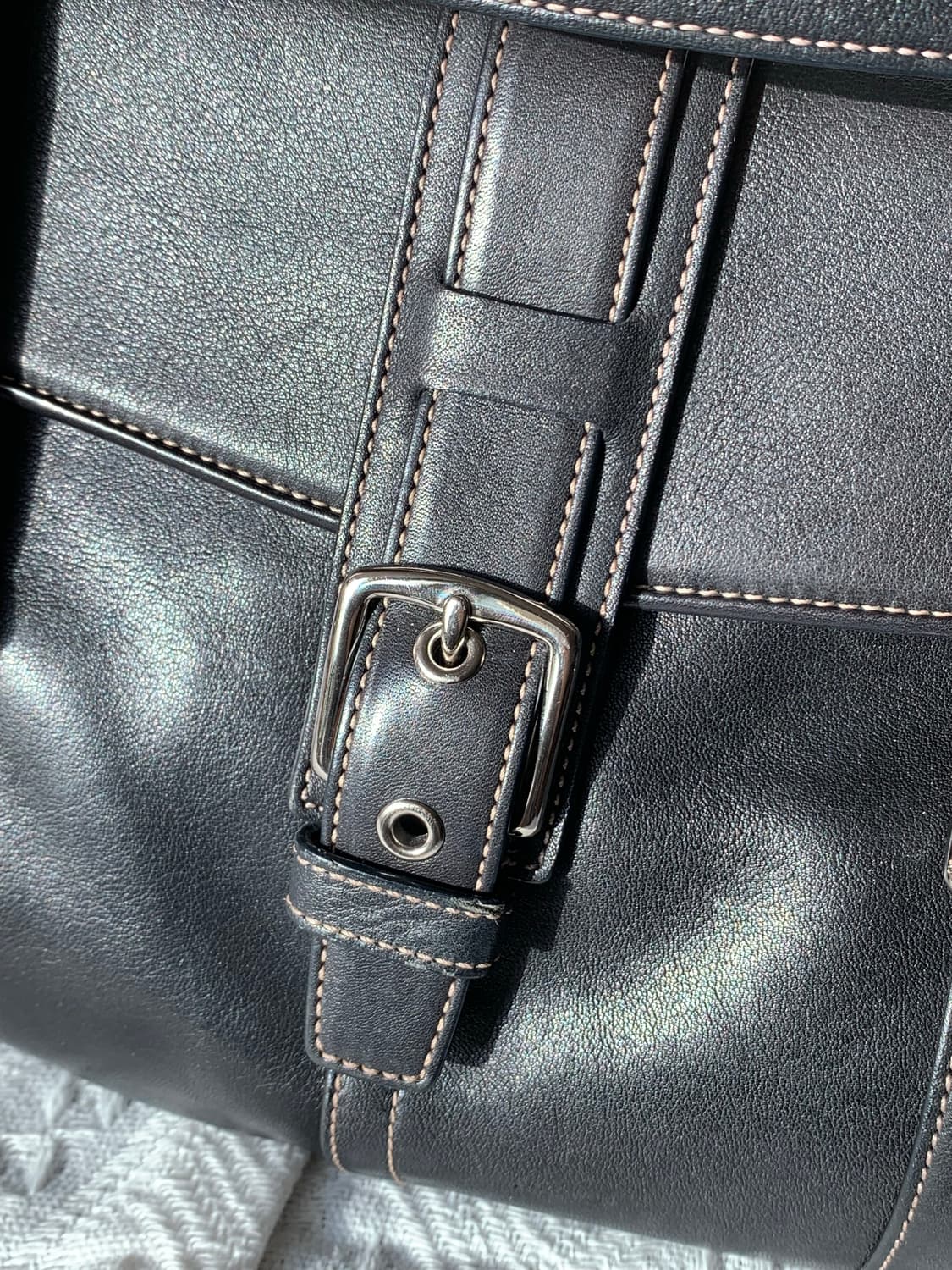 희귀 🖤 [S급] Coach 블랙 레더 베이지 포인트 버클백 상품이미지8