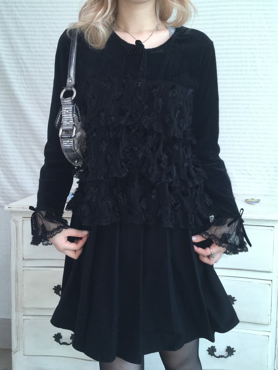 black velour fringe lace cancan blouse 상품이미지1
