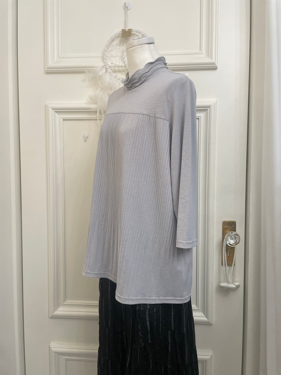 sheer gray cubic point pleats top 상품이미지2
