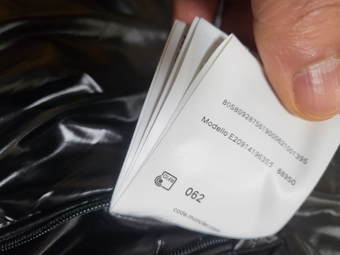 몽클레어 빅로고 블랙와팬 유광패딩 상품이미지9