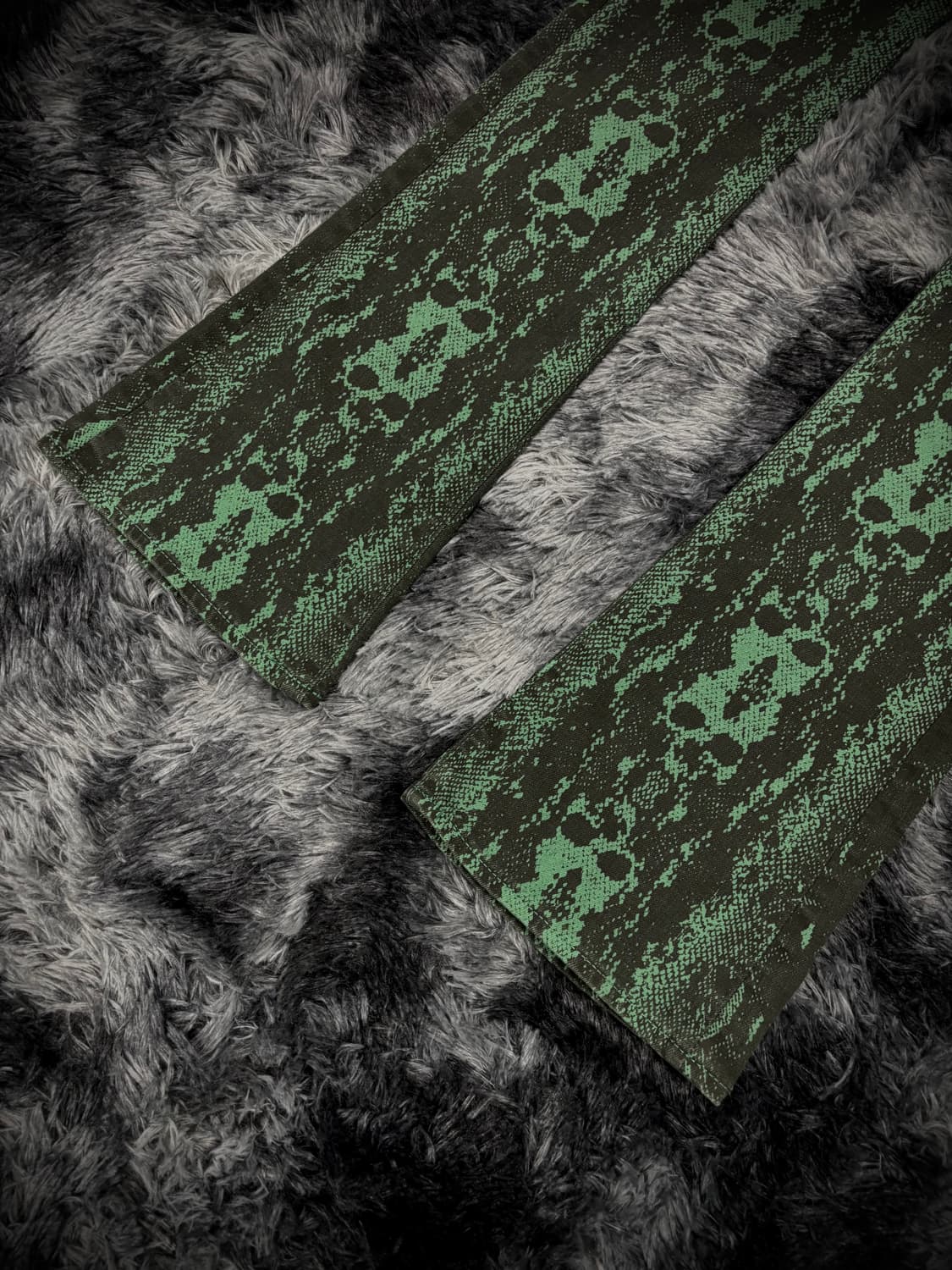 Hysteric Glamour 그린 스네이크 패턴 스컬 부츠컷 팬츠 상품이미지5