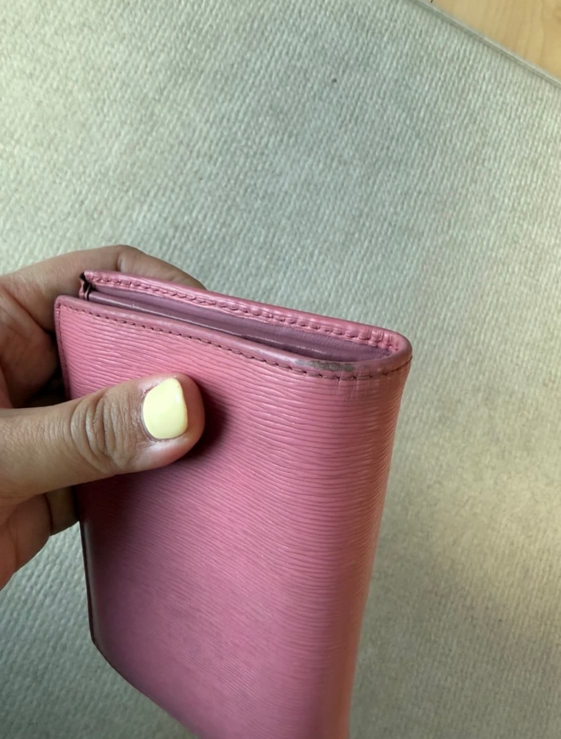 프라다 비텔로 무브 반지갑 핑크 (정품) 상품이미지6