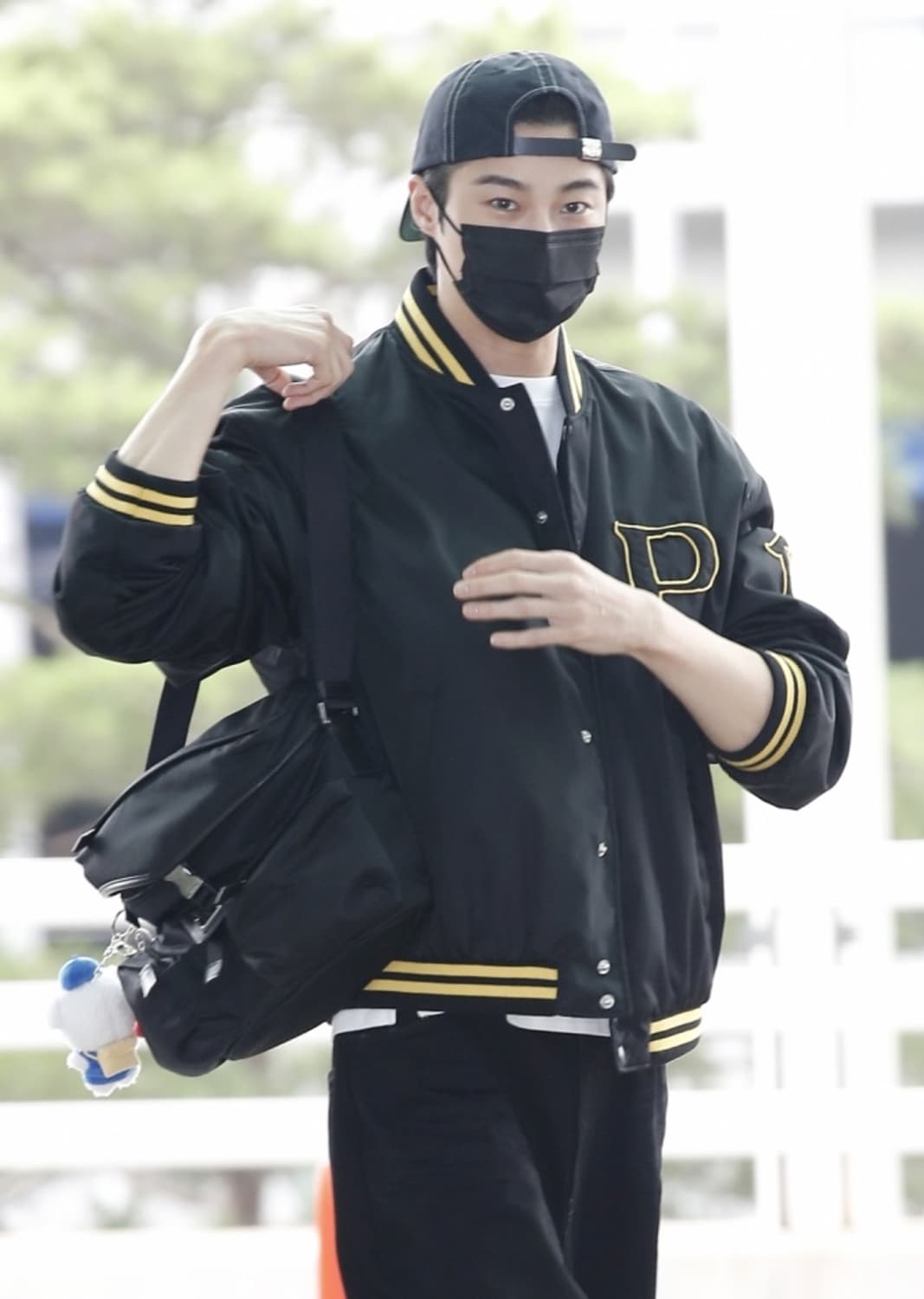[M] 프라다 PRADA 리나일론 봄버 자켓 패치 블랙 상품이미지1