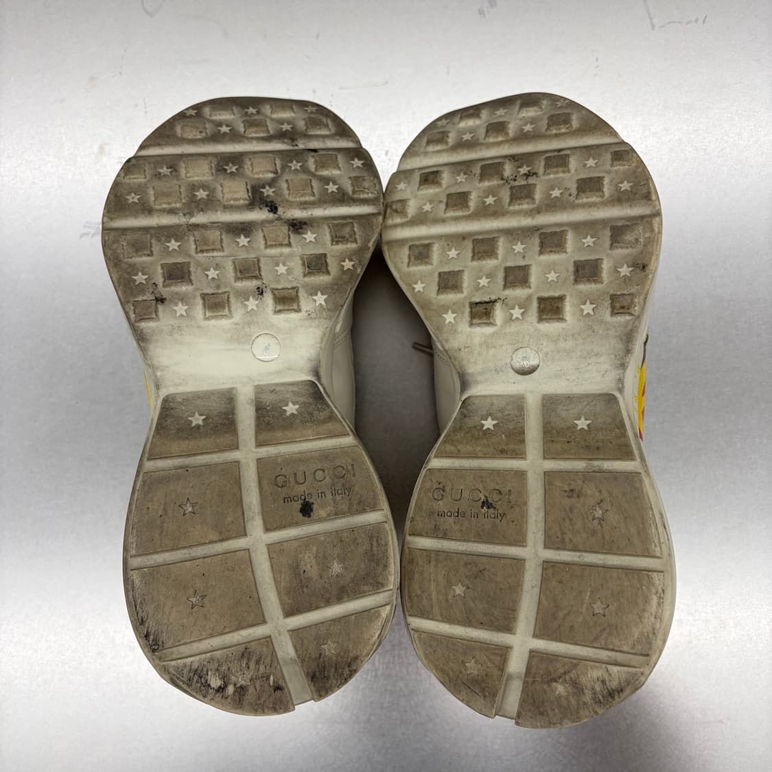 구찌 롸이톤 레더 스니커즈 스퀘어 로고 상품이미지6