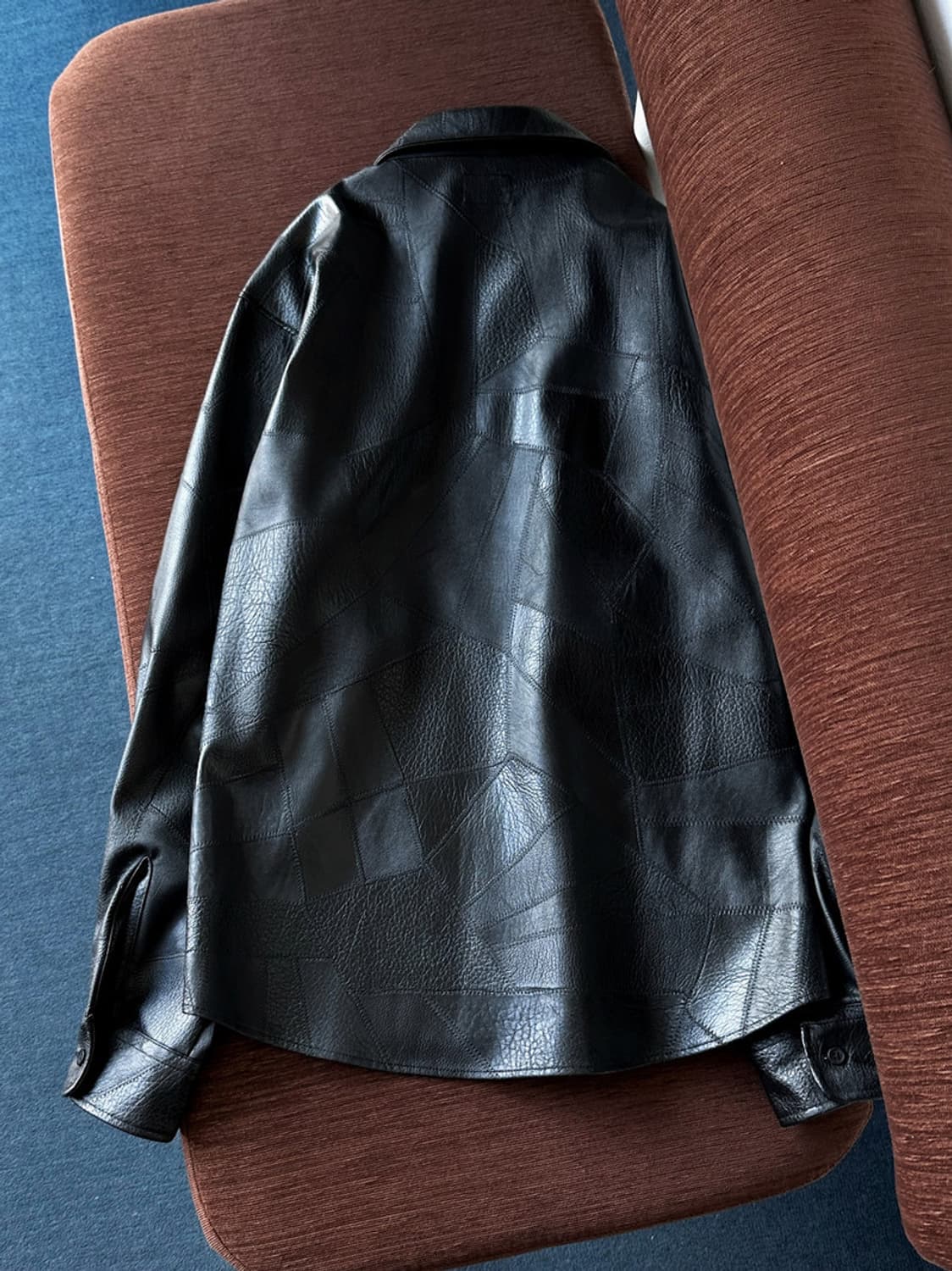 Fake leather irregular panel design shir 상품이미지6