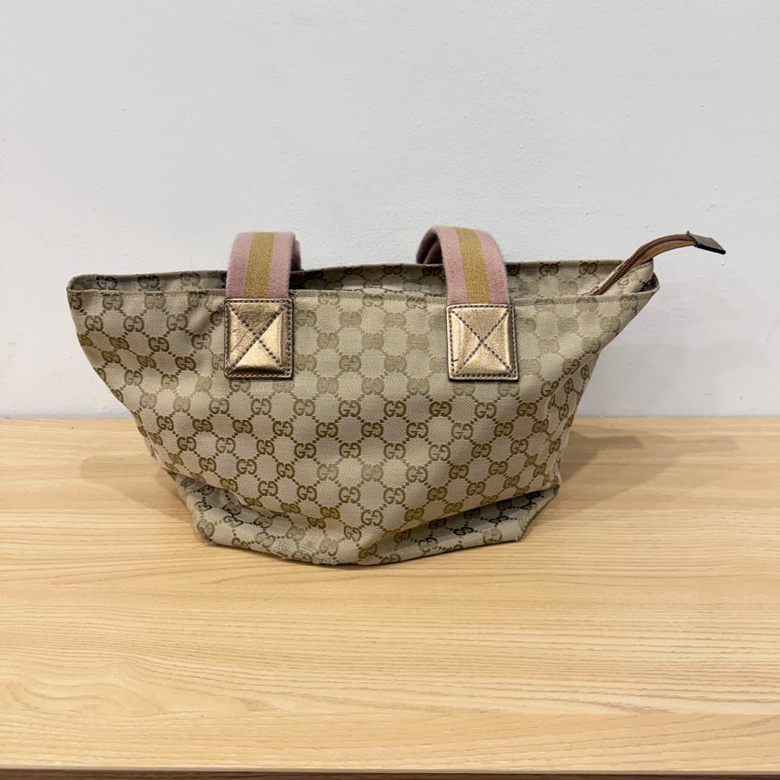 구찌 캔버스 토트백 GG 로고 핑크 패브릭 핸들 디테일 베이지 상품이미지2