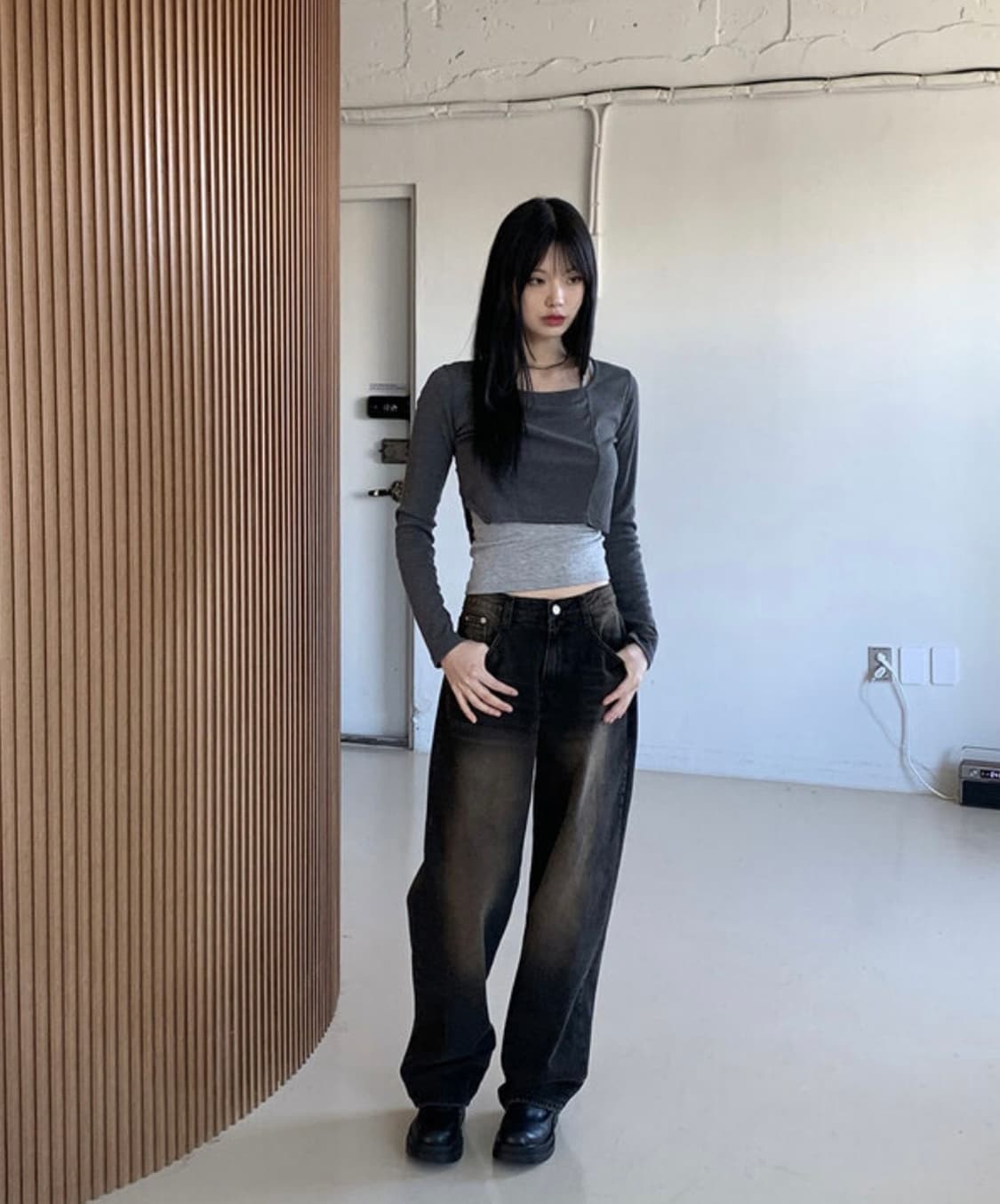 원더원더 절개 트임 기모 크롭 레이어드 긴팔 티셔츠 상품이미지1