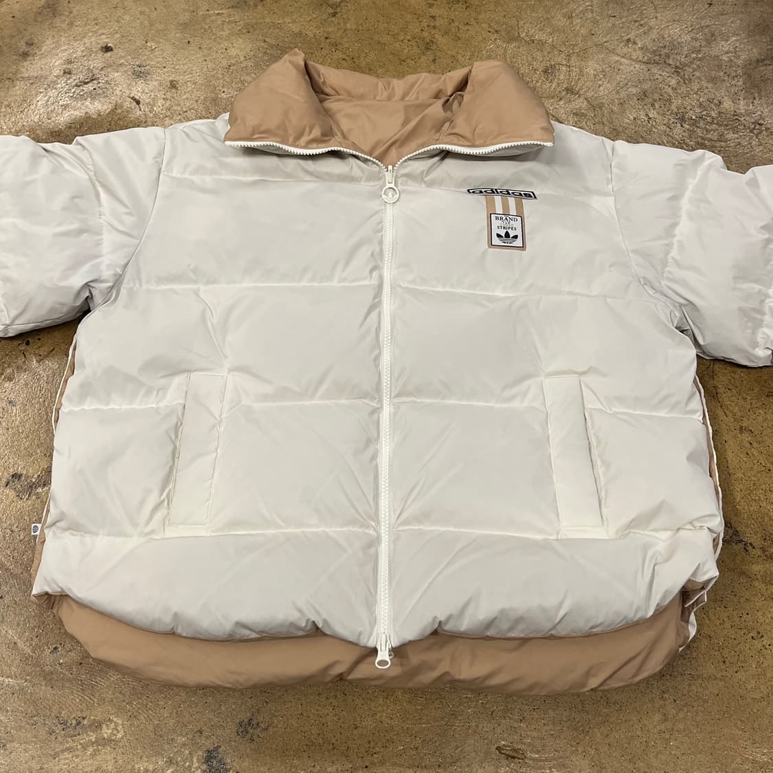 아디다스 베이지 브라운 화이트 양면 리버시블 패딩 상품이미지2