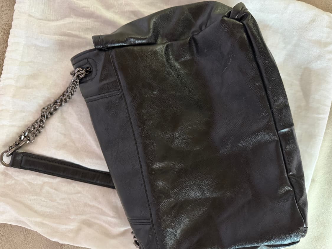 자라 링클 이펙트 락플랩 체인 숄더 크로스백 블랙 카즈하백 상품이미지4