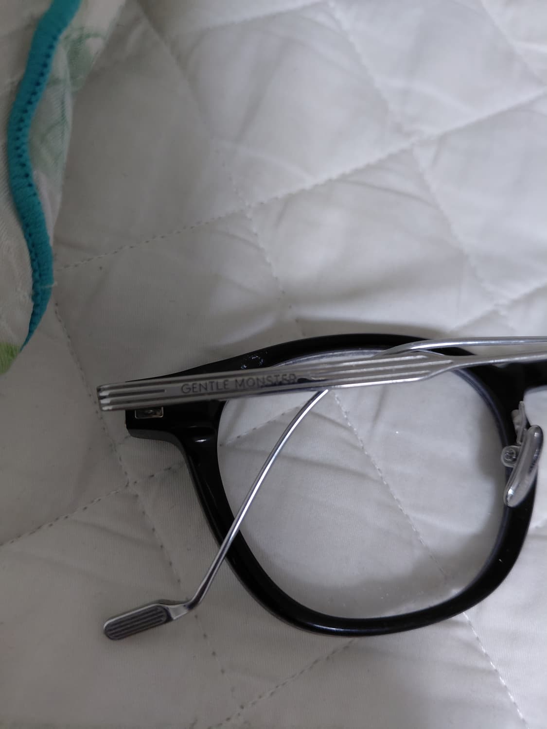 젠틀몬스터 에디 01 안경 팝니다  상품이미지3