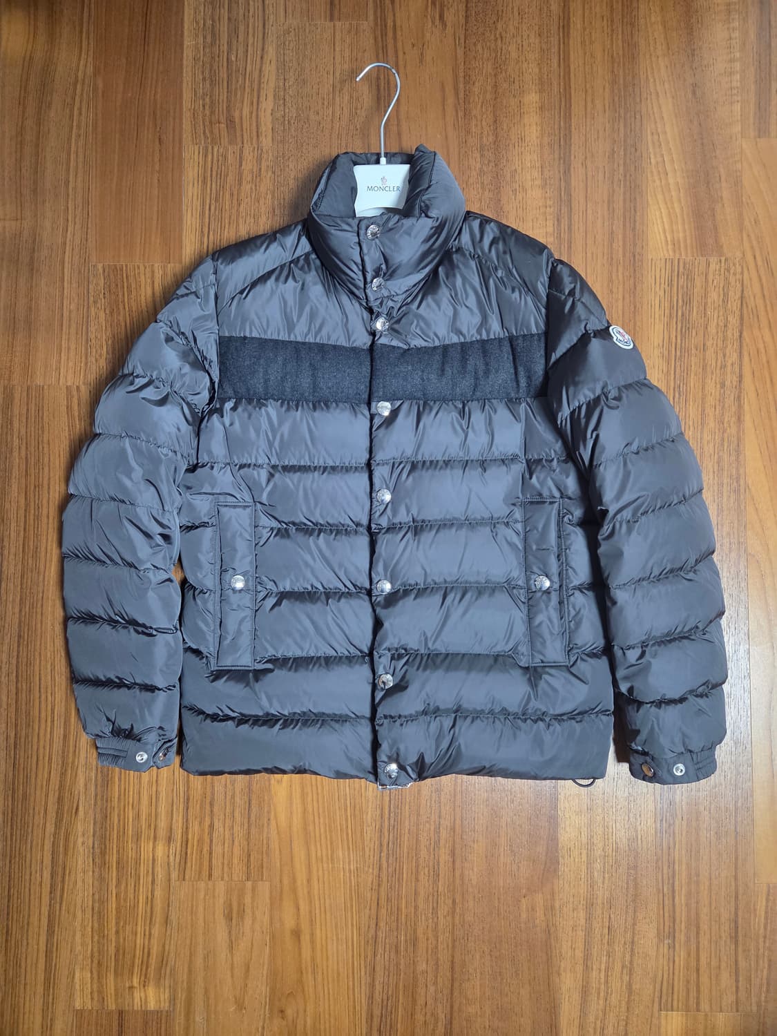 몽클레어 그레이 패딩자켓 상품이미지1