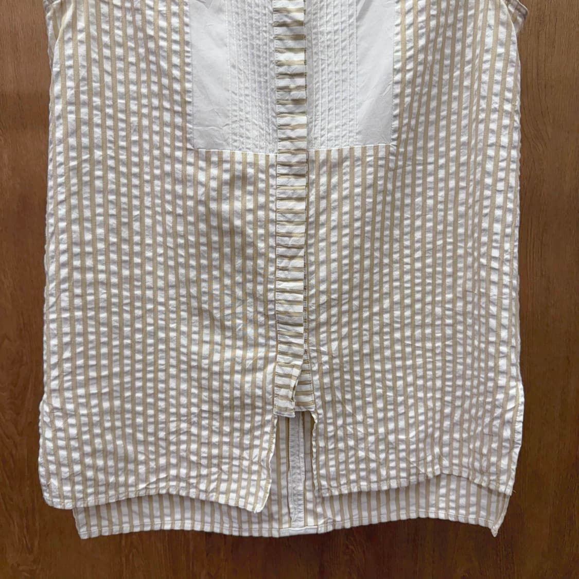 막스앤코 스트라이프 슬리브리스 블라우스 플리츠 패널 디테일 베이지 상품이미지5