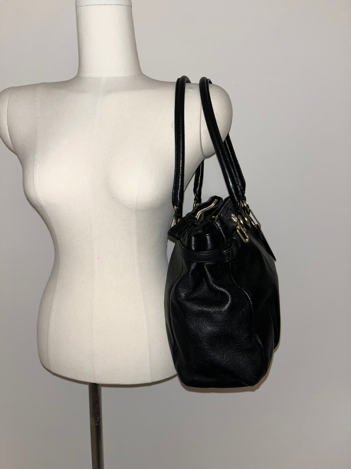 Coach All Black Shoulder bag 상품이미지5