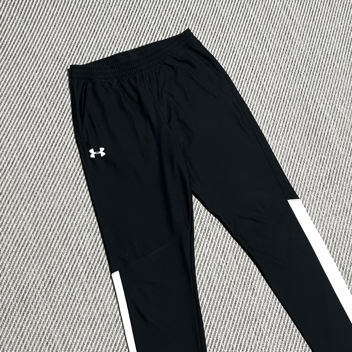 [M] Underarmour 언더아머 검/흰 트레이닝 팬츠 상품이미지2