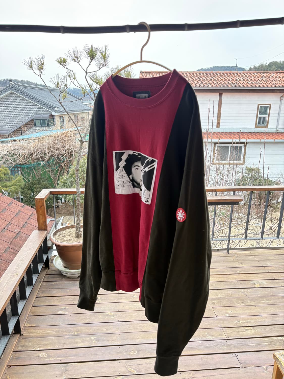 카브엠트 패널드 투톤 크루넥 레드 블랙 24ss (L) 상품이미지3