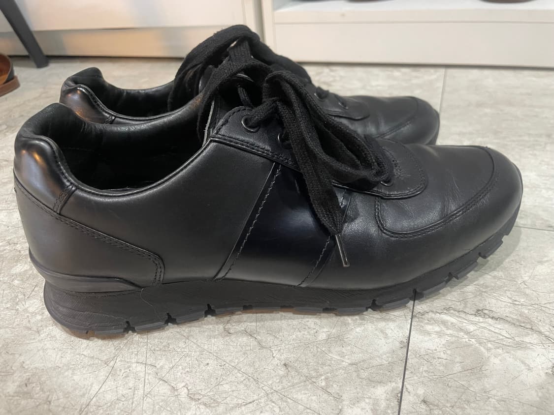 프라다 블랙 가죽 스니커즈 260 정품 상품이미지2