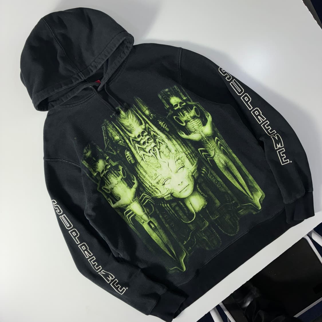 Supreme 슈프림 14F/W H.R giger 후드티 상품이미지2