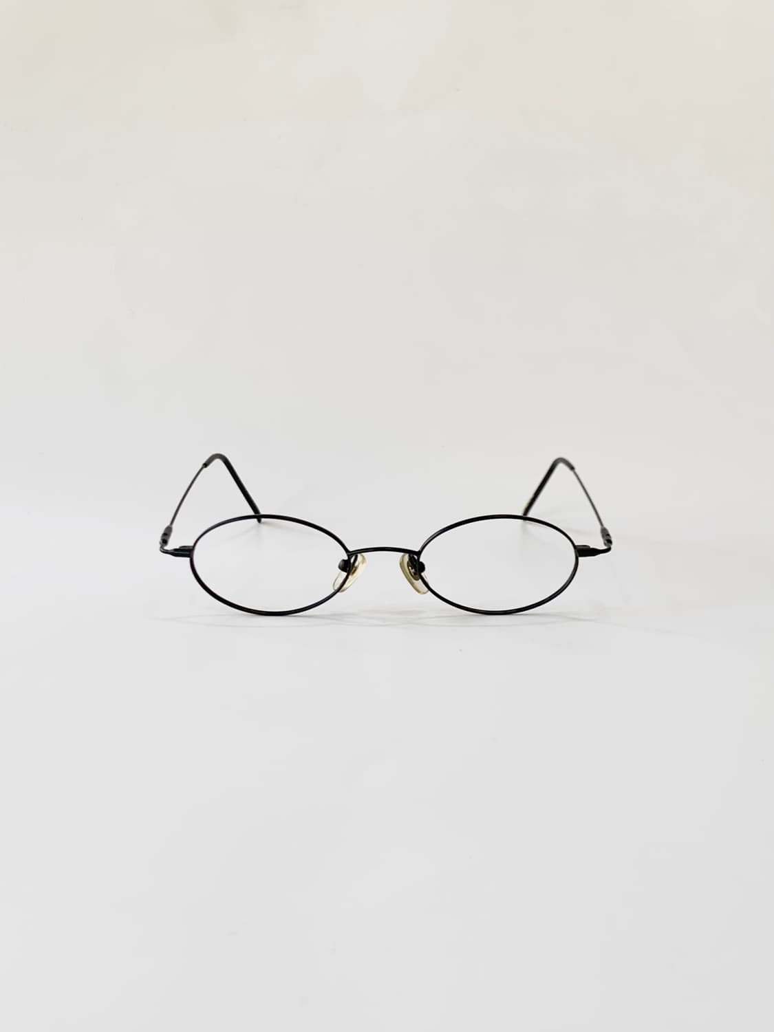 [픽키-590] (Small) 티타늄 블랙 오벌 안경테 초경량 미니멀 상품이미지1