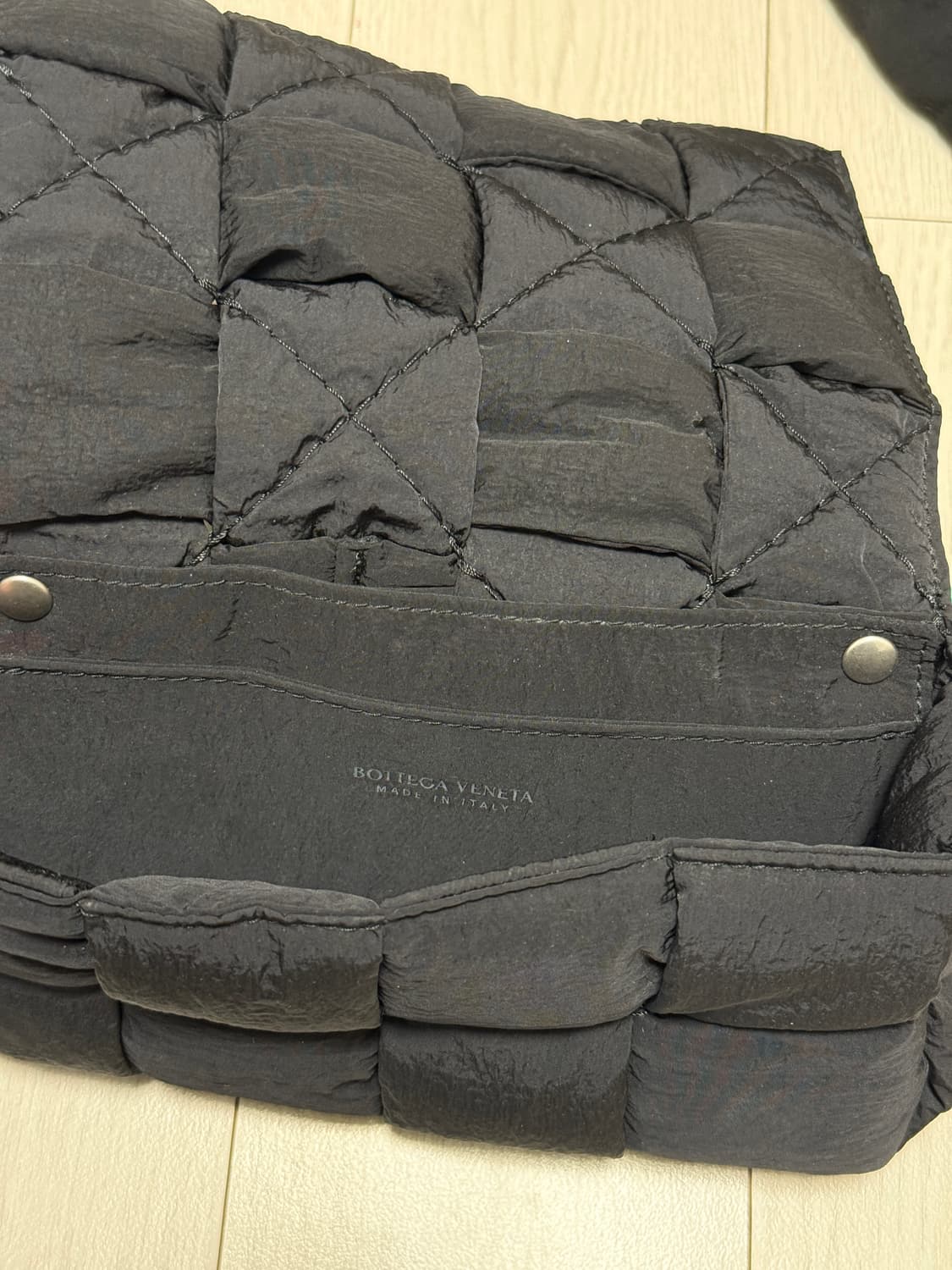 보테가베네타 카세트 미니 나일론 벨트백 블랙 상품이미지5