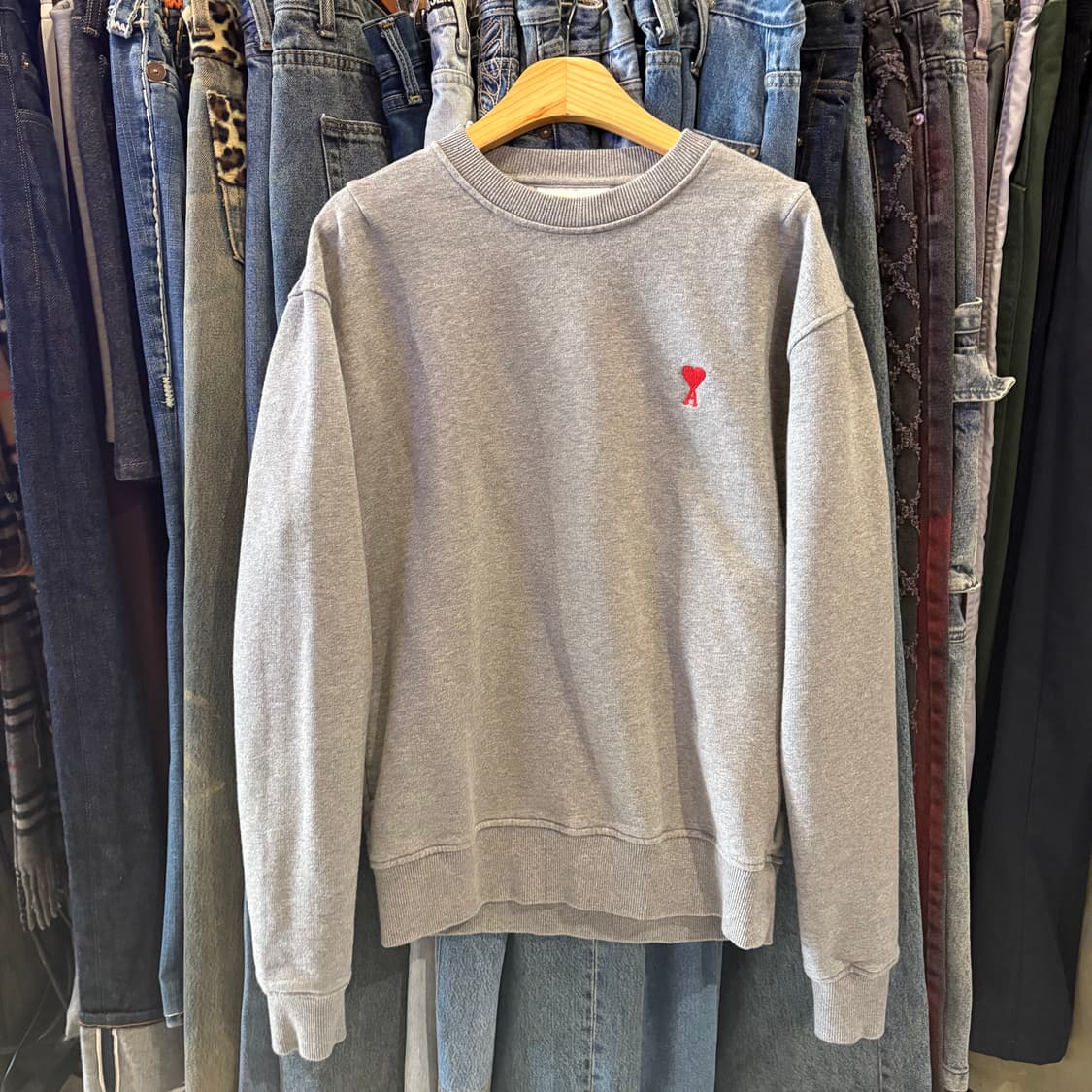 아미 스몰 하트 로고 그레이 맨투맨 상품이미지1