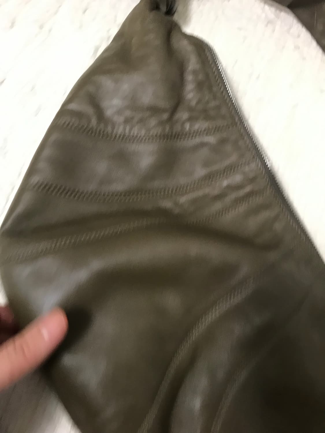 르메르 크루아상백 미듐 다크올리브 상품이미지4