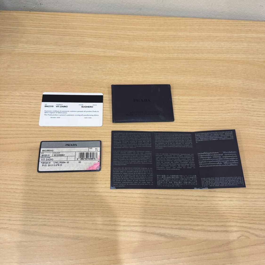 프라다 토트백 사피아노 레더 골드 삼각 로고 디테일 베이지 핑크 상품이미지8