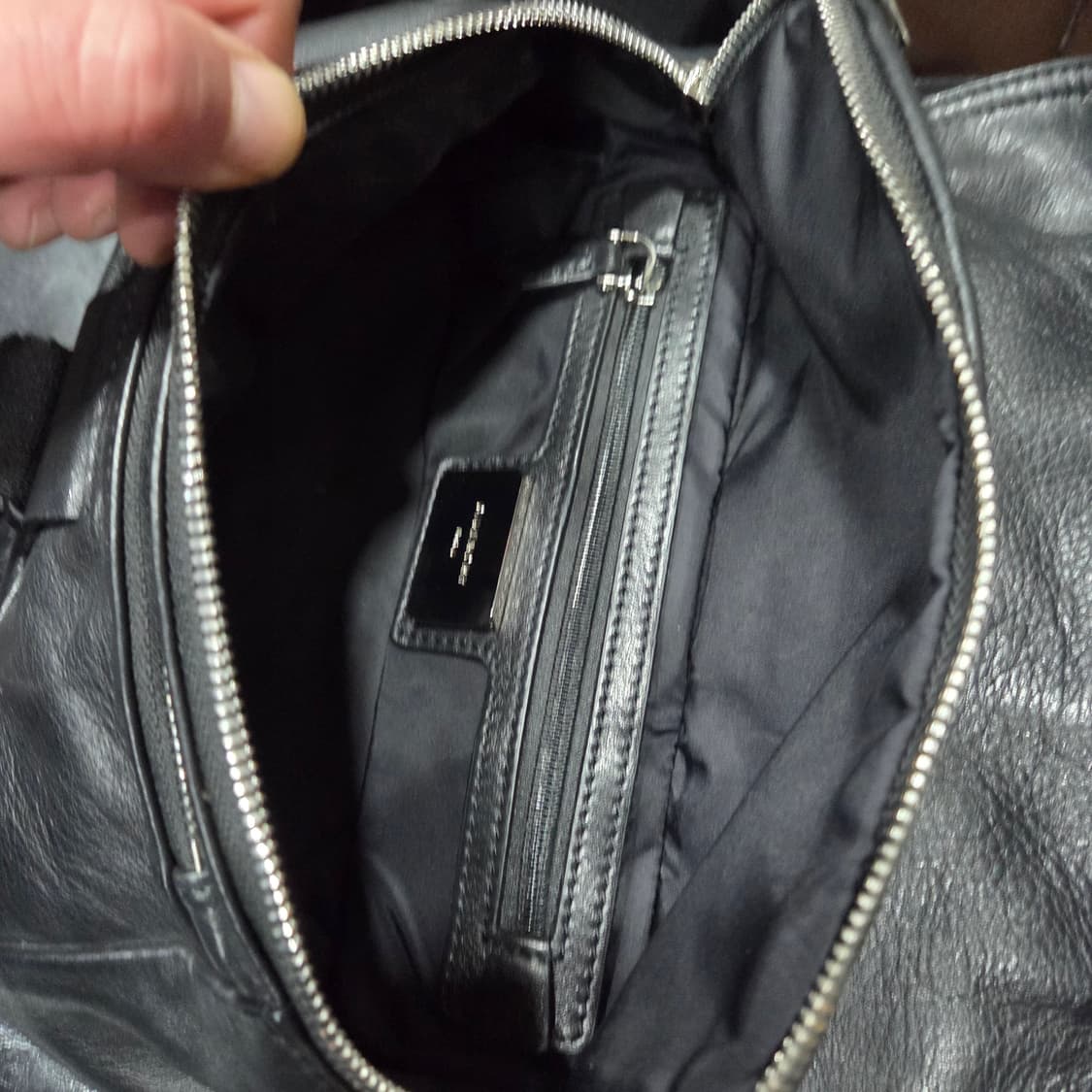 지방시 슬링백 상품이미지5