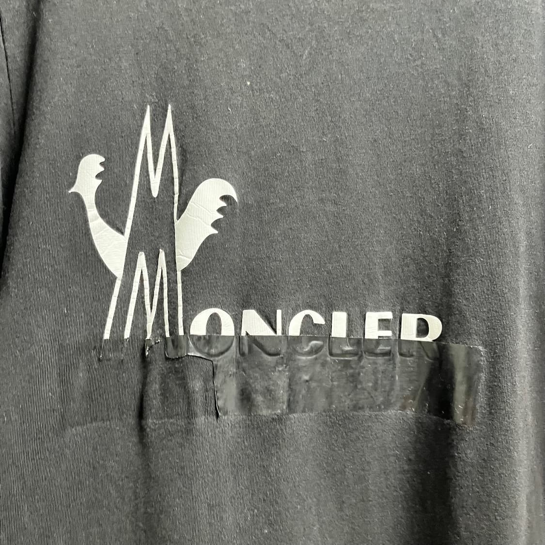 정품 L) 몽클레어 바이널 이펙트 로고 반팔 티셔츠 상품이미지3