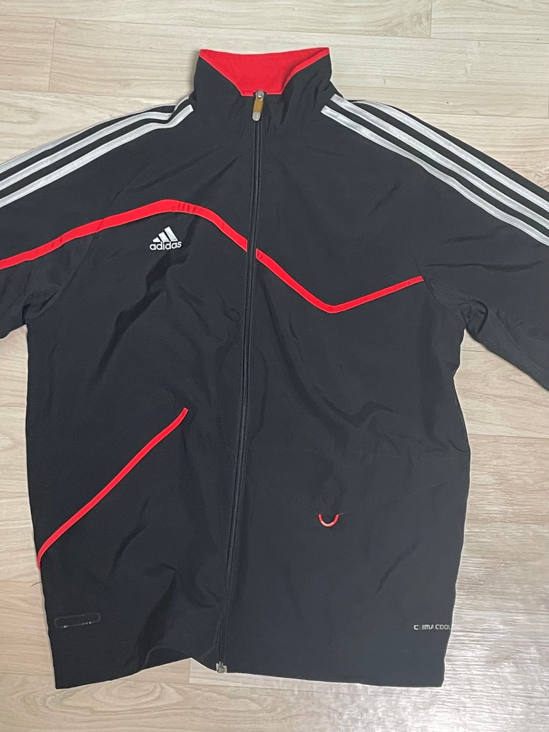 아디다스 블랙 바람막이 (레드 포인트) 상품이미지1