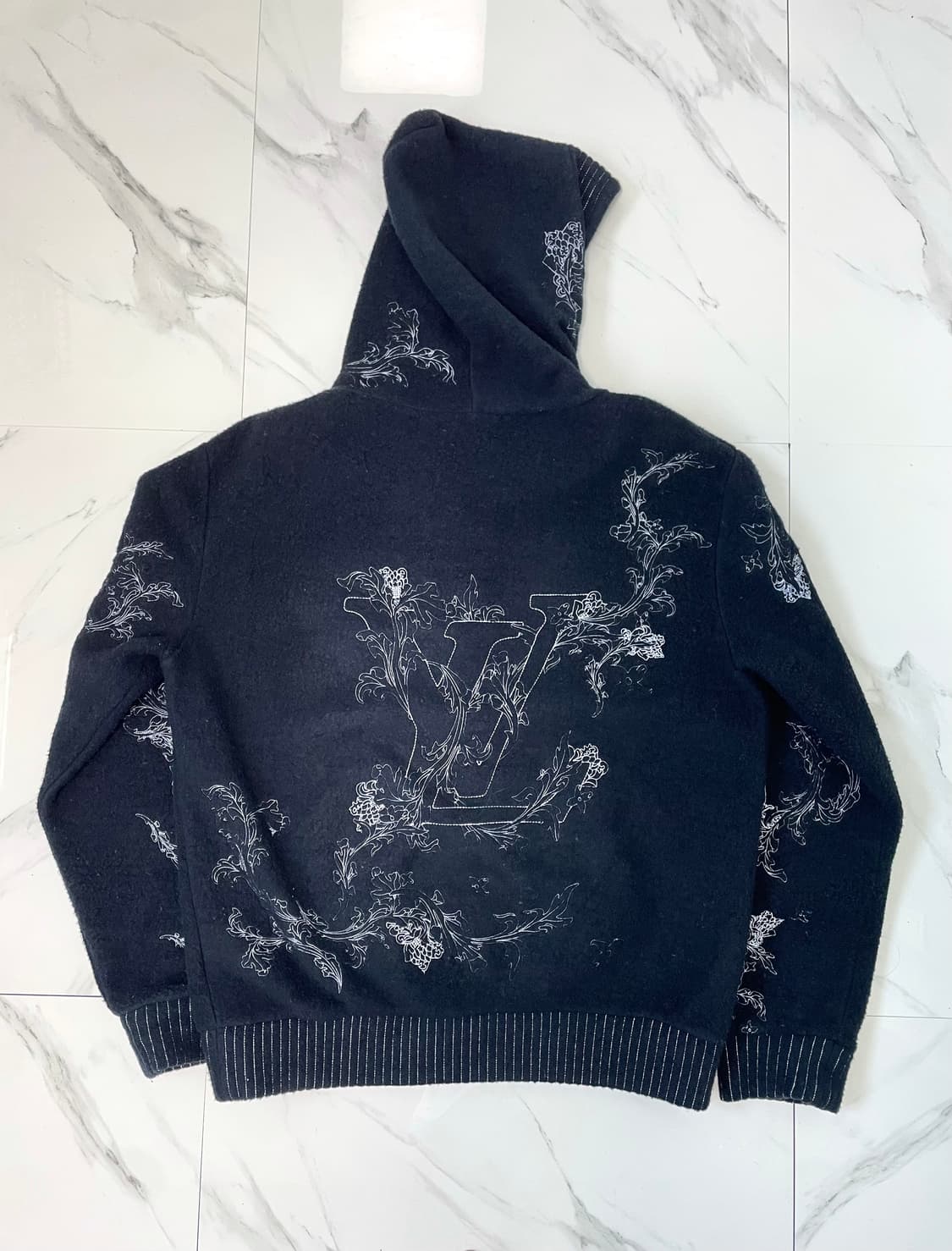 루이비통 엠브로이더드 LV 후리스 후드집업 자켓 XL 상품이미지1