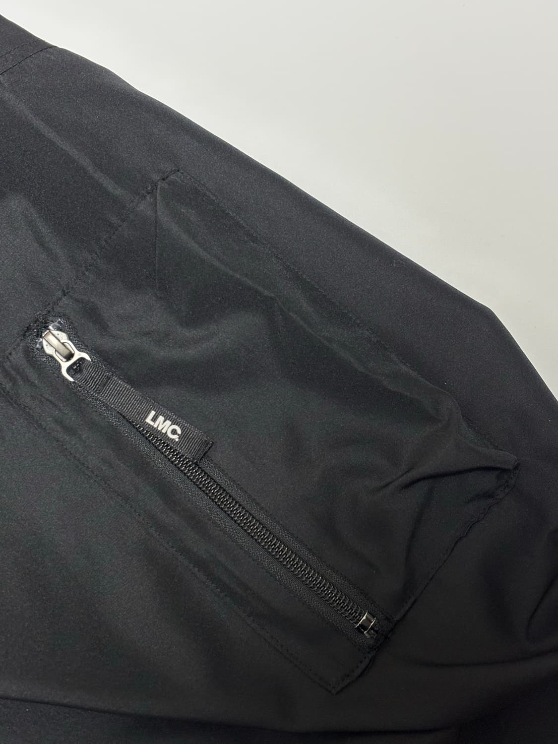 [LMC] 엘엠씨 액티브 기어 나일론 웜업 풀오버  상품이미지3