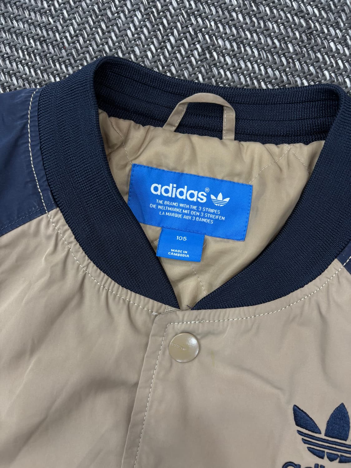 아디다스 바시티 누빔 자켓 베이지배색 상품이미지2