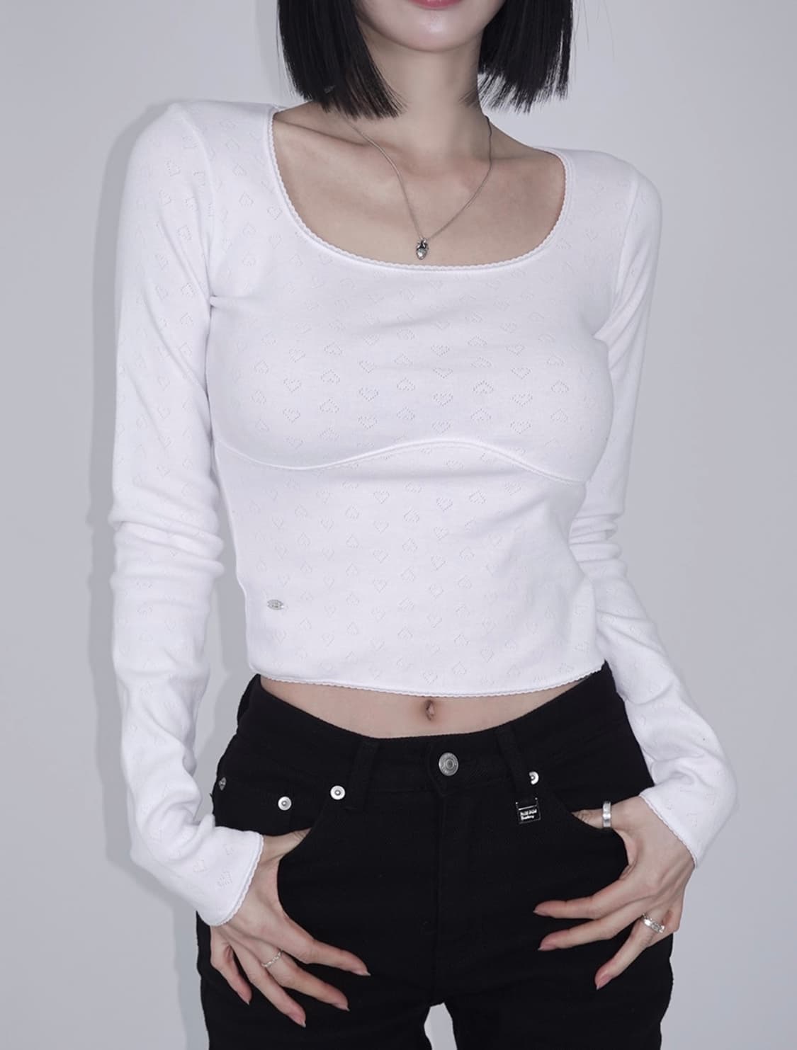 (새상품) 페일제이드 하트 펀칭 레이스 티 화이트 롱 슬리브 티셔츠  상품이미지1