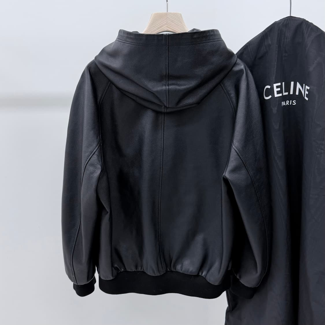 [S+급/50] 24FW 셀린느 레더 블루종 후드 자켓 블랙 상품이미지5