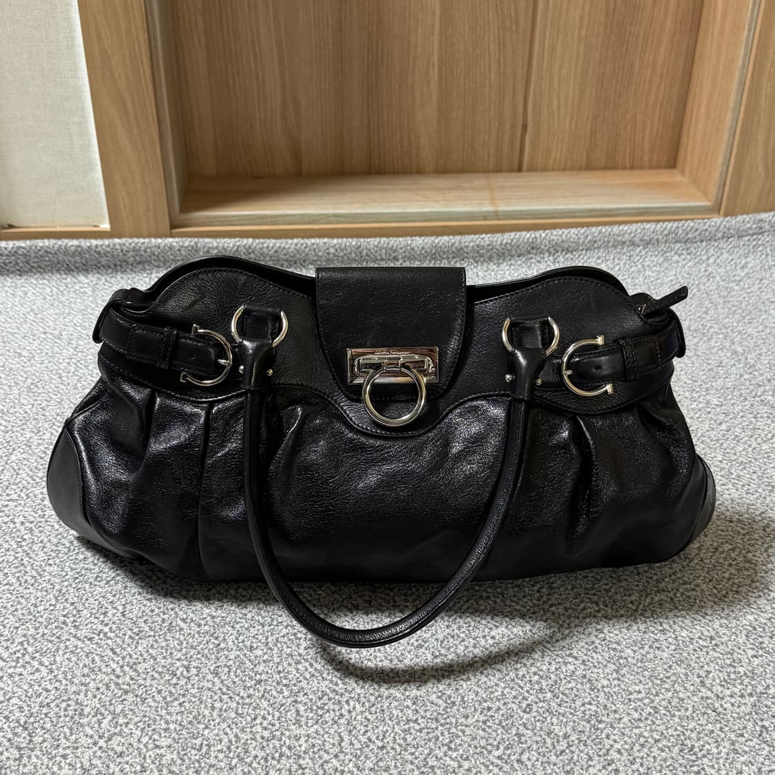 페레가모 간치니 숄더백 상품이미지6