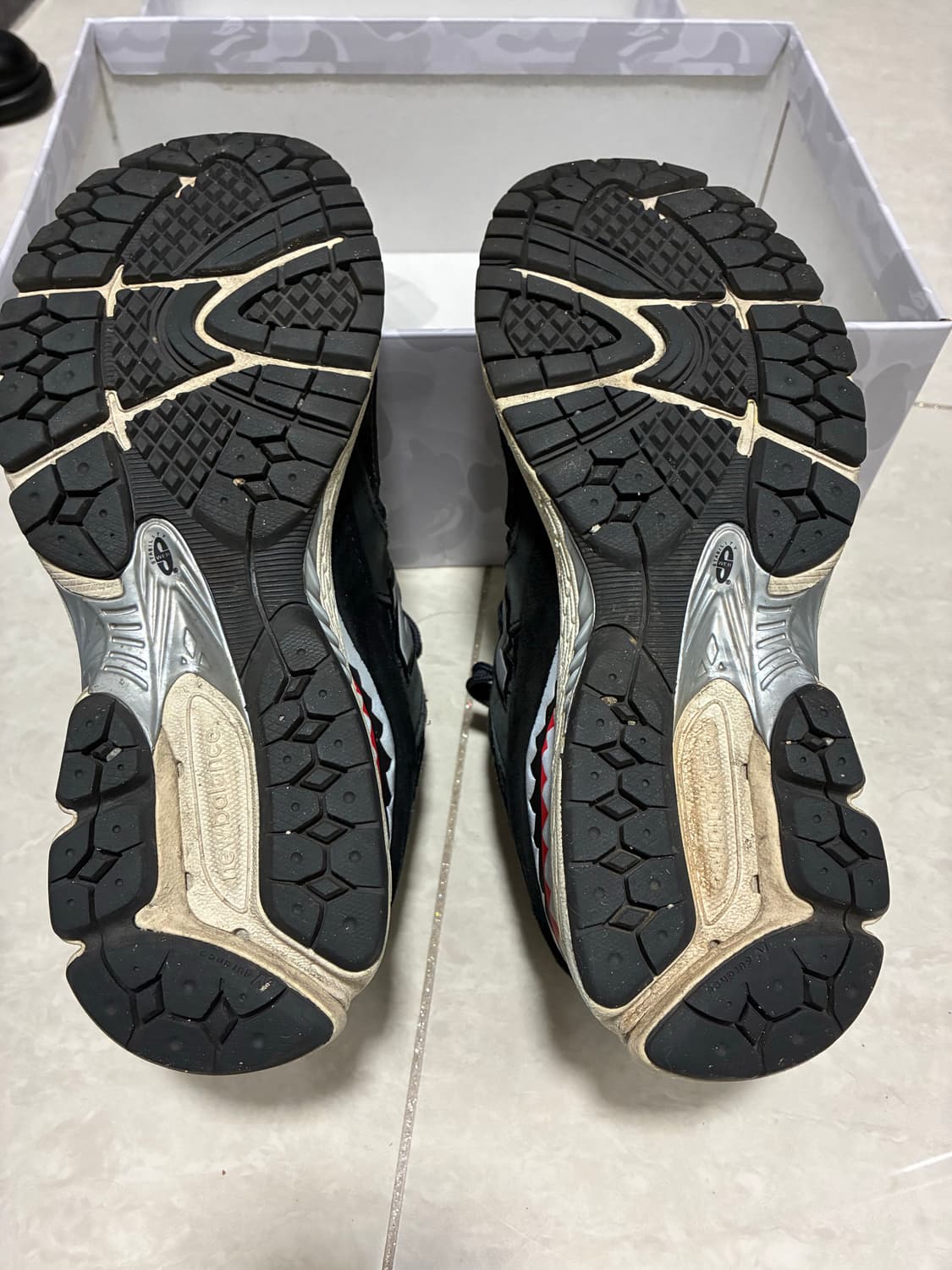 베이프 뉴발란스 2002R 상품이미지3